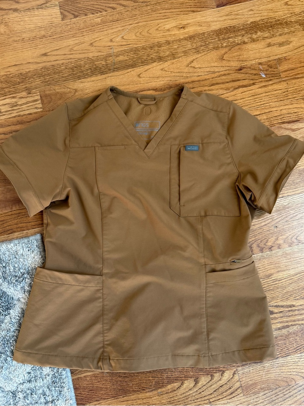 FIGS Undesctructable  V-Neck Scrub Top in Brown sz: XL